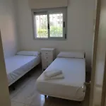 Familiar Con Piscina Y Pádel
